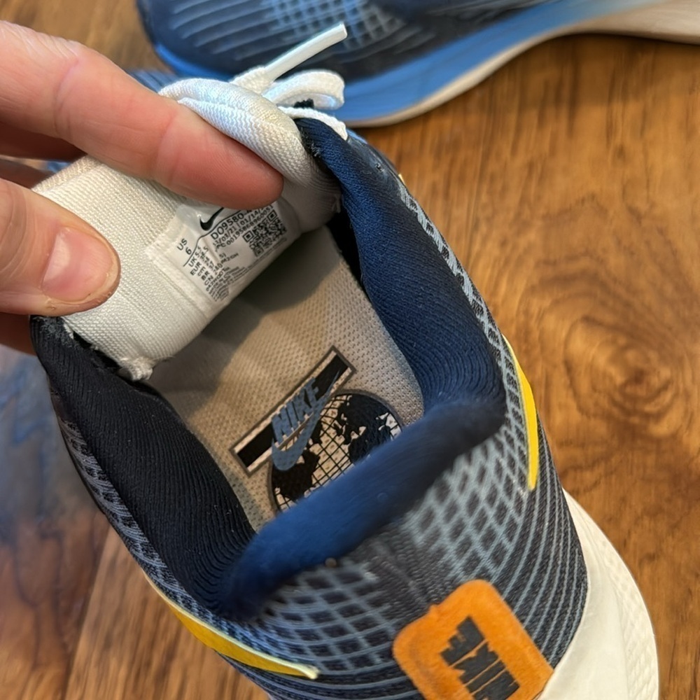 Nike Women's Shoes in Navy and Gold - Picture 5 of 10